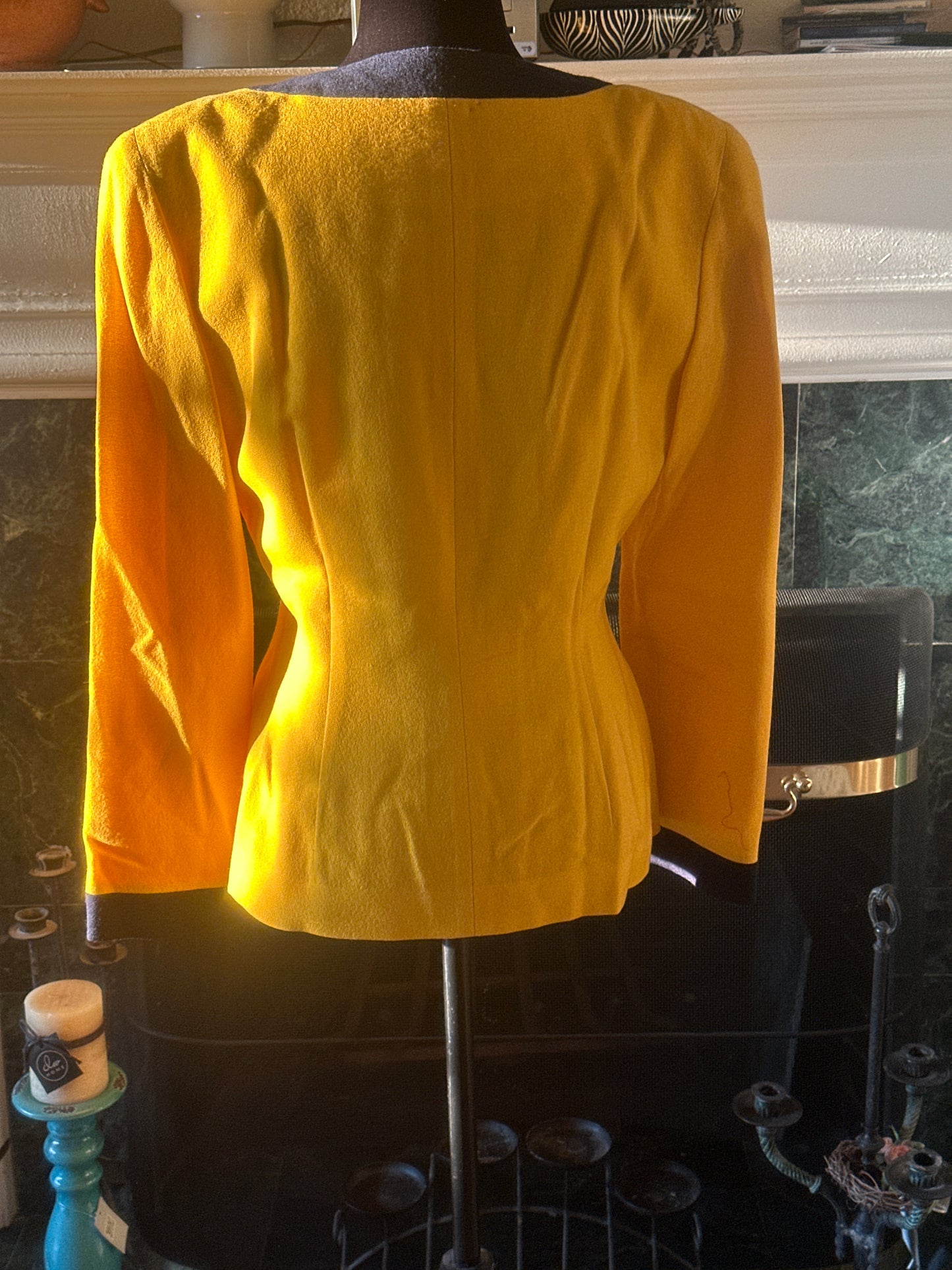 Anne Klein Yellow Blazer with Blue Trim Sz M pit to pit 18”