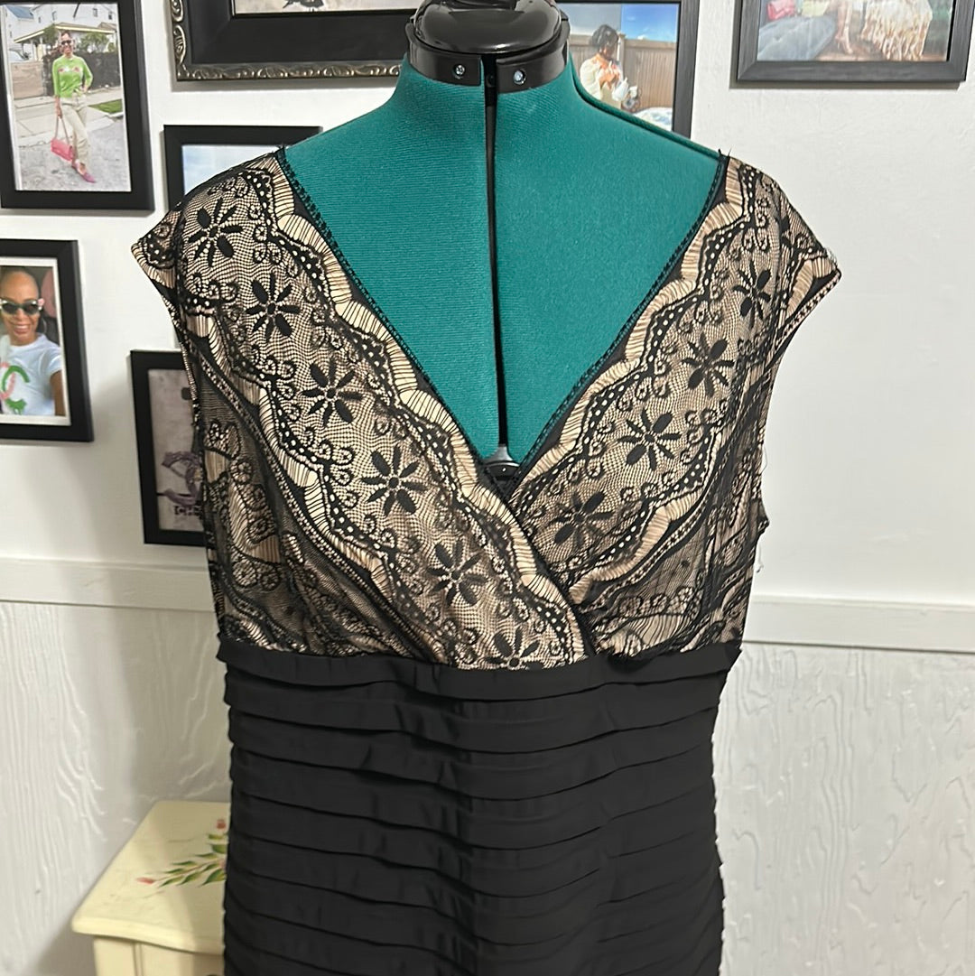 7.2 Signature Lana black lace dress Sz 20W