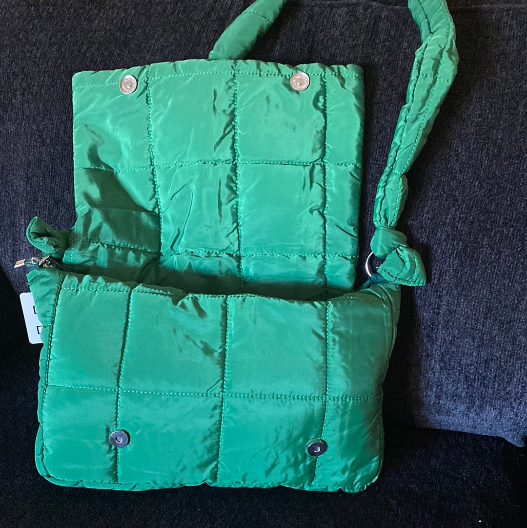 1121 GREEN NYLON MESSENGER BAG 15 x 10/ 20