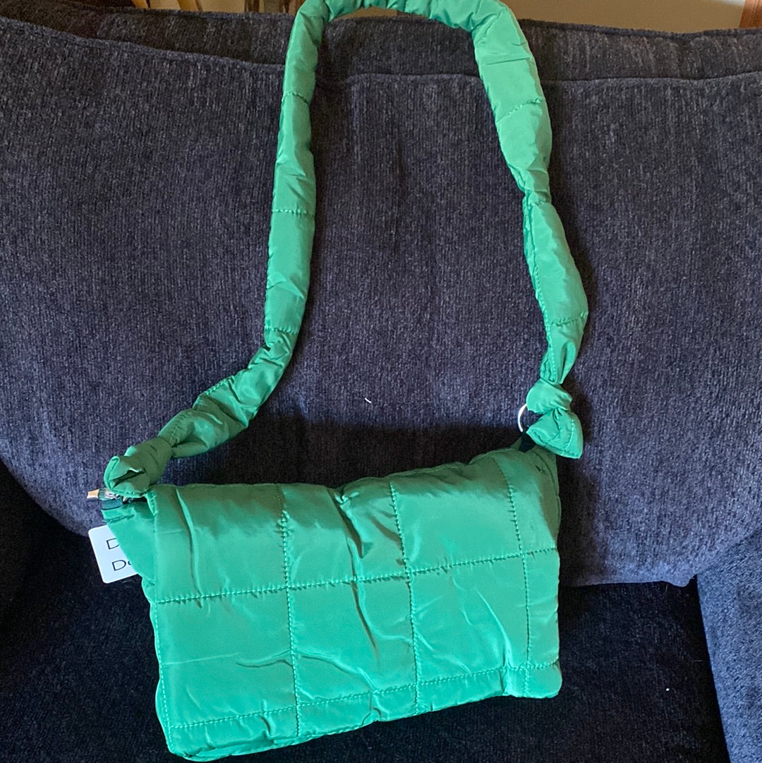 1121 GREEN NYLON MESSENGER BAG 15 x 10/ 20