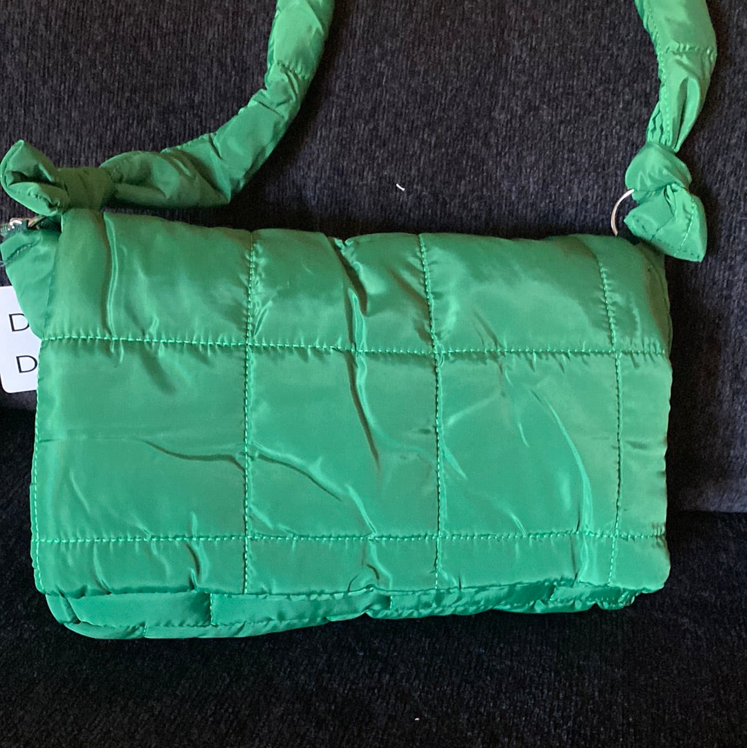 1121 GREEN NYLON MESSENGER BAG 15 x 10/ 20