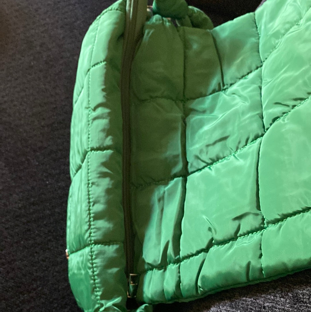 1121 GREEN NYLON MESSENGER BAG 15 x 10/ 20